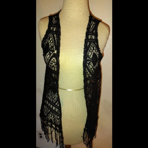 Daytrip Size Small Black Lace Open Front Vest Tassel Bottom 100% Polyester Geome - Picture 1 of 7